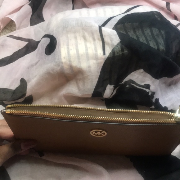 Michael Kors tan wristlet - Picture 10 of 13